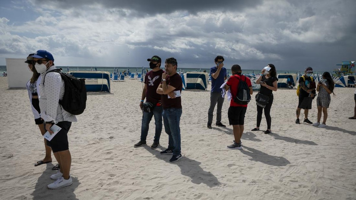 FOTO: 'Wisata Vaksin' di Pantai Miami