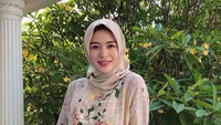 7 Gaya Hijab Outfit Selebgram Korea Mualaf Ayana Moon untuk Inspirasi Lebaran