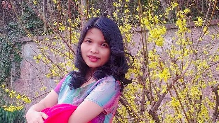 Ayu Petreny Ayu Petreny, istri bule Hongaria