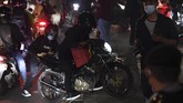 FOTO: Barisan Para Pemudik Nekat di Kedungwaringin Jalur Kedungwaringin perbatasan Kab Bekasi dan Karawang, Jawa Barat, menjadi sorotan karena menumpuknya pemudik motor yang membuat pos penyekatan terbuka.
