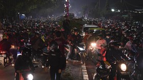 Jelang Tengah Malam, Volume Kendaraan di Kedungwaringin Naik