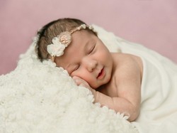 100 Nama Bayi Perempuan Modern dari Bahasa Arab Hingga Jepang