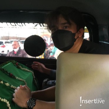 Billy Syahputra Setia Temani Sapri Pantun ke Peristirahatan Terakhir