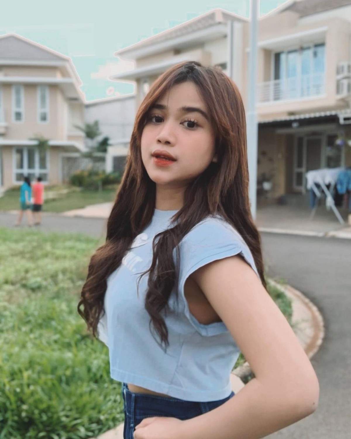 Brisia Jodie adalah seorang non muslim namun ia tetap merayakan lebaran lantaran hidup diantara dua agama&period; Yuk kita intip&excl;