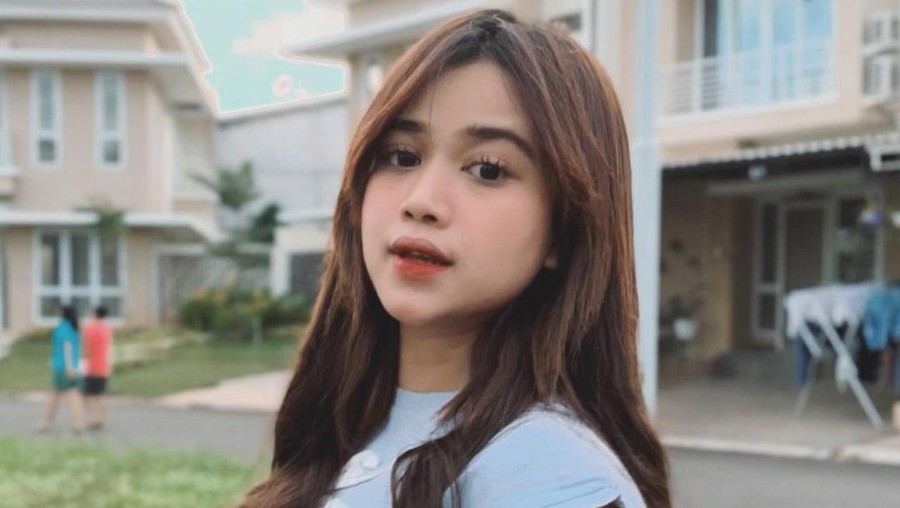 Brisia Jodie adalah seorang non muslim namun ia tetap merayakan lebaran lantaran hidup diantara dua agama. Yuk kita intip!