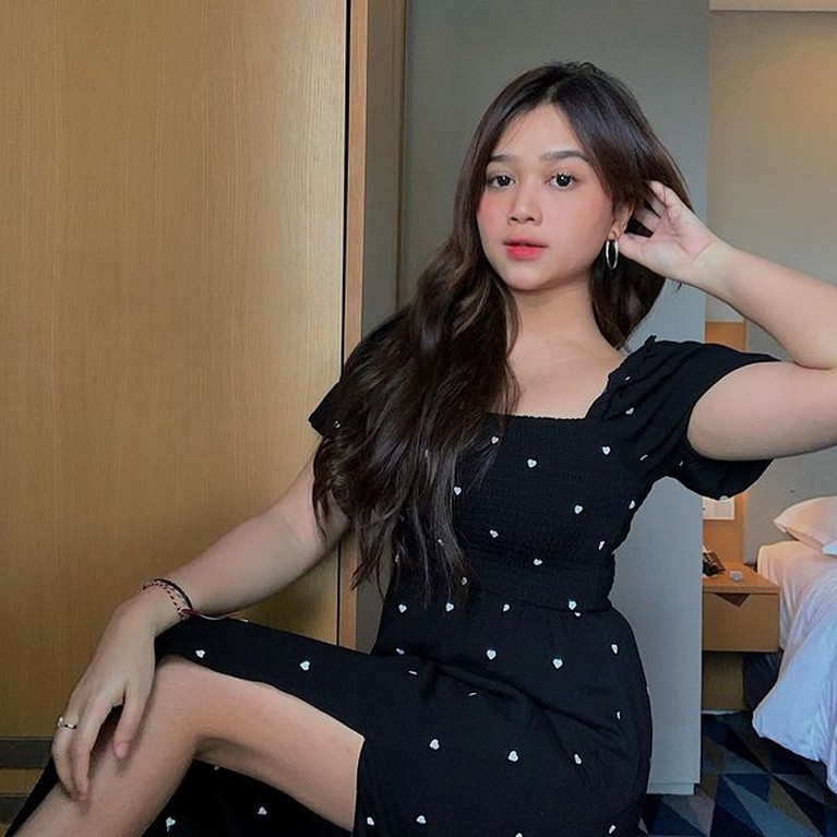 Brisia Jodie Brisia Jodie adalah seorang non muslim namun ia tetap merayakan lebaran lantaran hidup diantara dua agama. Yuk kita intip!