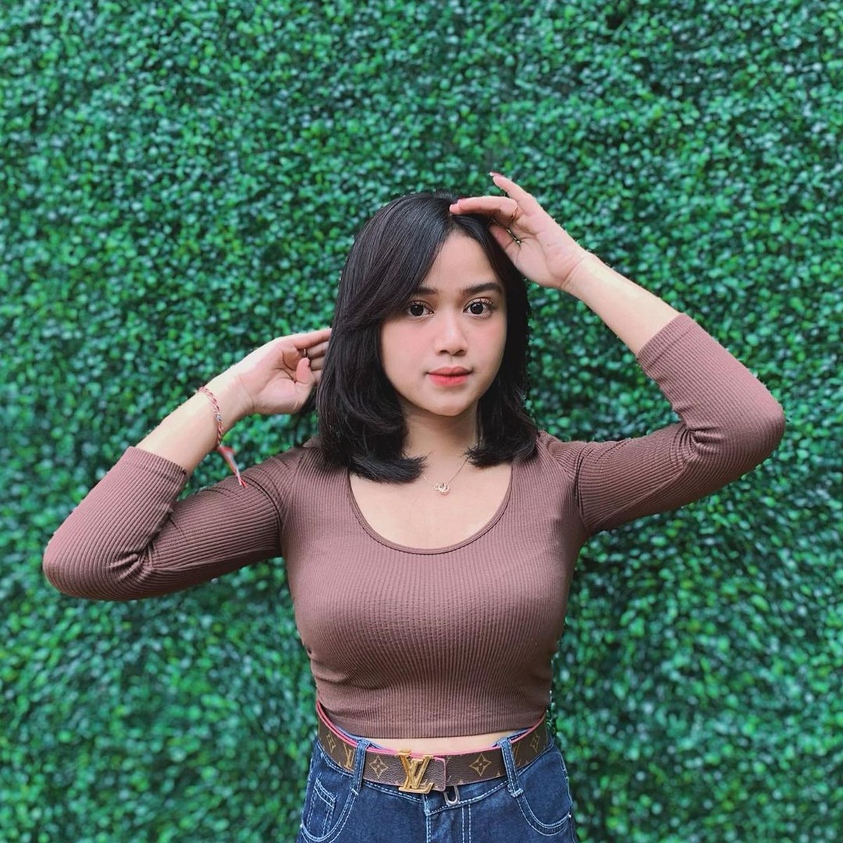 Brisia Jodie adalah seorang non muslim namun ia tetap merayakan lebaran lantaran hidup diantara dua agama&period; Yuk kita intip&excl;