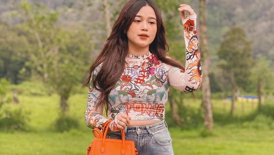 Brisia Jodie adalah seorang non muslim namun ia tetap merayakan lebaran lantaran hidup diantara dua agama. Yuk kita intip!