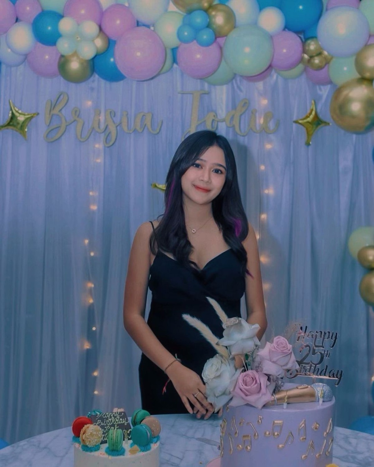 Brisia Jodie adalah seorang non muslim namun ia tetap merayakan lebaran lantaran hidup diantara dua agama&period; Yuk kita intip&excl;