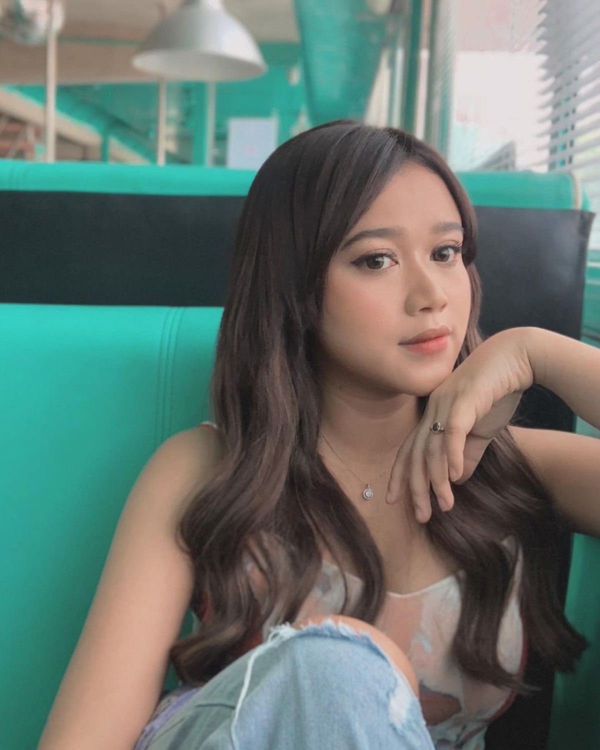 Brisia Jodie adalah seorang non muslim namun ia tetap merayakan lebaran lantaran hidup diantara dua agama&period; Yuk kita intip&excl;