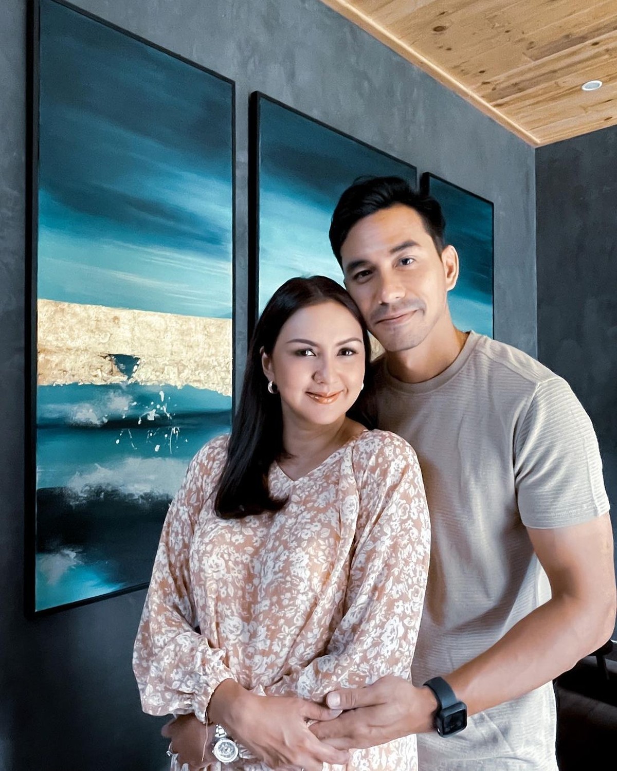 Rumah tangga Darius Sinathrya dan Donna Agnesia tak pernah diterpa isu miring&period; Yuk kita intip keharmonisannya&excl;