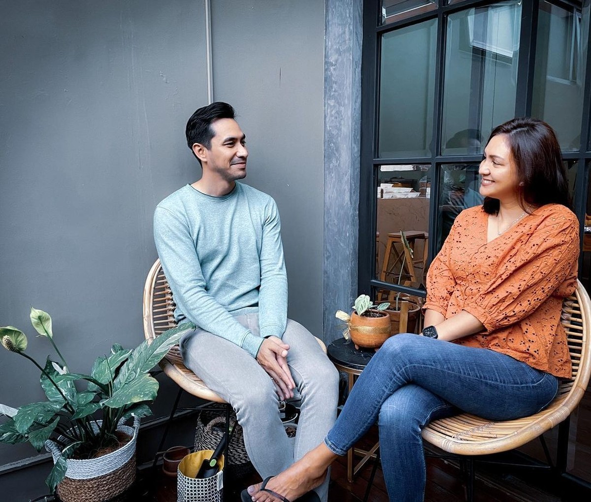 Rumah tangga Darius Sinathrya dan Donna Agnesia tak pernah diterpa isu miring&period; Yuk kita intip keharmonisannya&excl;