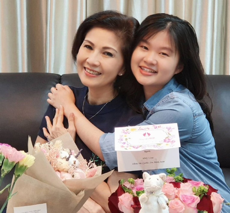 Felicia Tissue dan Sang Ibunda Kandasnya hubungan Felicia Tissue dengan Kaesang membuat sang ibunda turut berkomentar. Yuk kita intip kedekatan Felicia dan Meilia Lau!