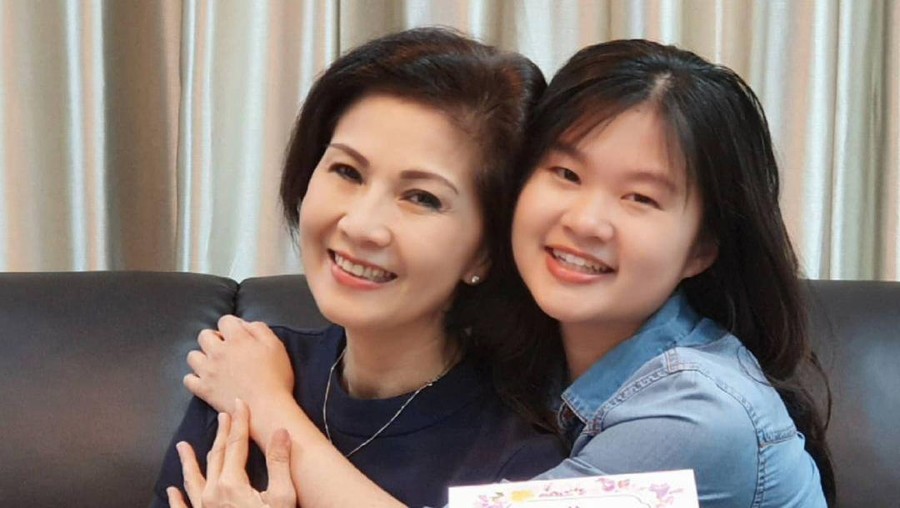 Felicia Tissue dan Sang Ibunda Kandasnya hubungan Felicia Tissue dengan Kaesang membuat sang ibunda turut berkomentar. Yuk kita intip kedekatan Felicia dan Meilia Lau!