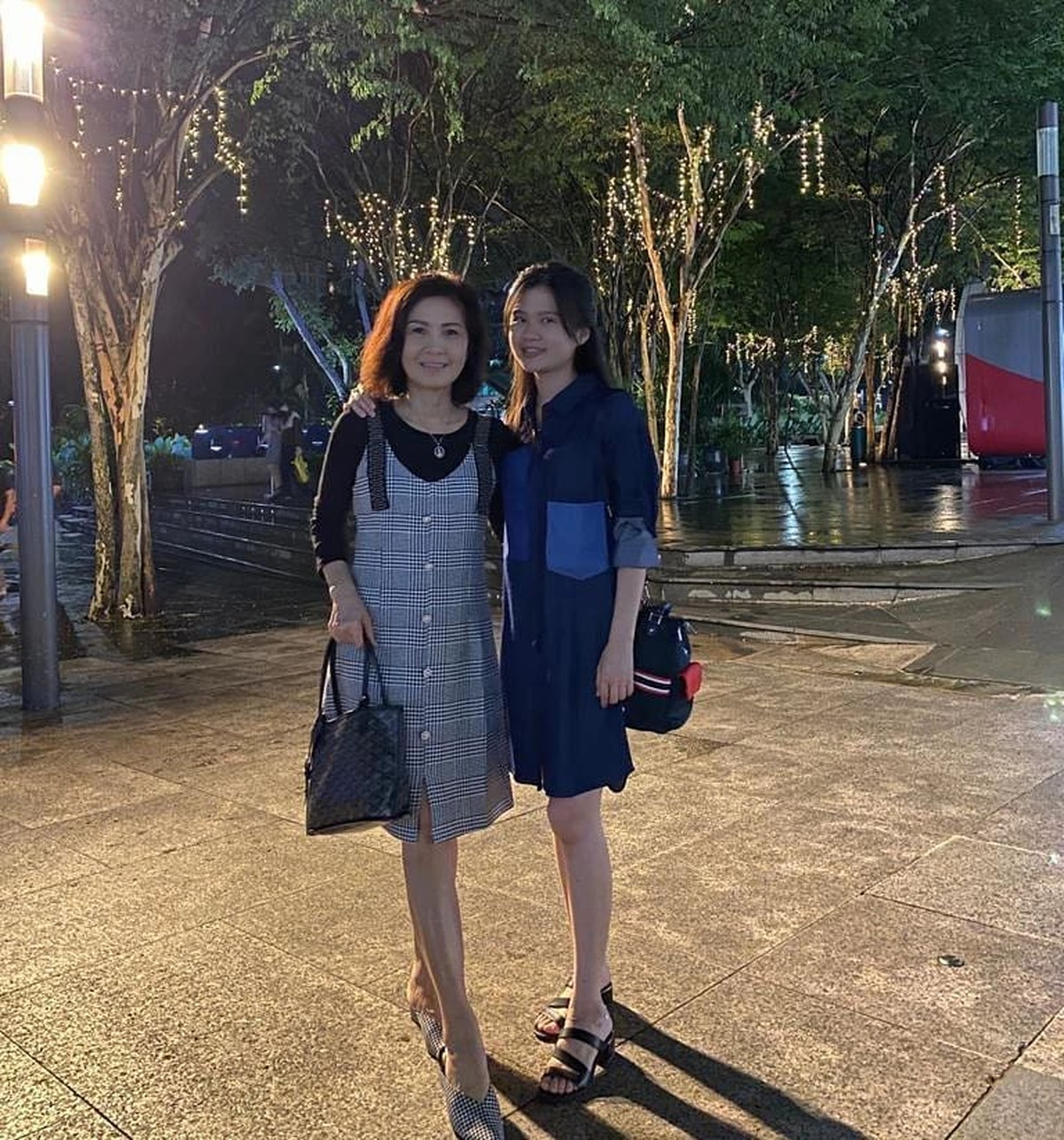 Kandasnya hubungan Felicia Tissue dengan Kaesang membuat sang ibunda turut berkomentar&period; Yuk kita intip kedekatan Felicia dan Meilia Lau&excl;