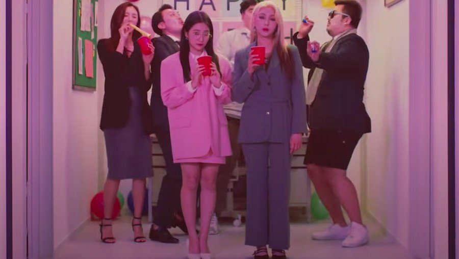Giant Pink feat Yeri Red Velvet