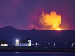 Saat Letusan Gunung Berapi Islandia Tarik Perhatian Wisatawan