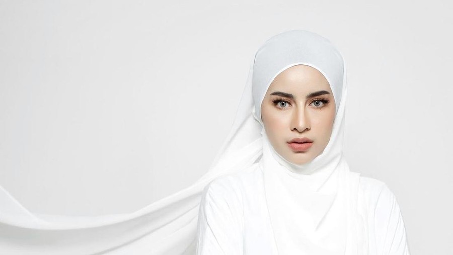HIjab pashmina ala Aghnia Punjabi.