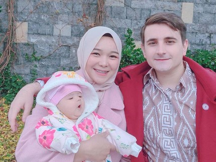 7 Potret Bule Turki Nikahi Hijaber RI, Bayinya Cantik Banget Bun!