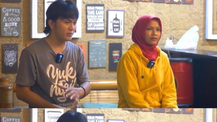 Kisah suami ajak istri murtad, berakhir jadi mualaf.