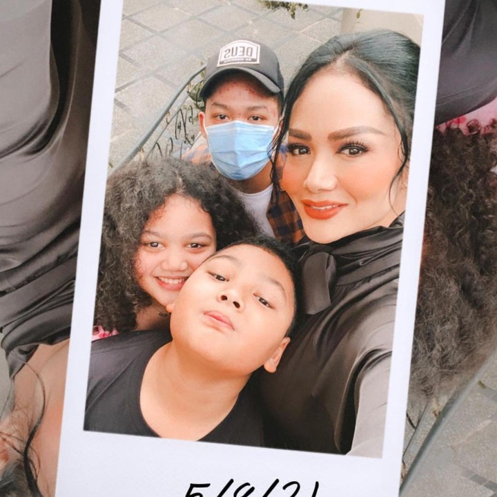 <p>Momen kebersamaan mereka pun Krisdayanti bagikan di media sosial Instagramnya. (Foto: Instagram @krisdayantilemos)</p>