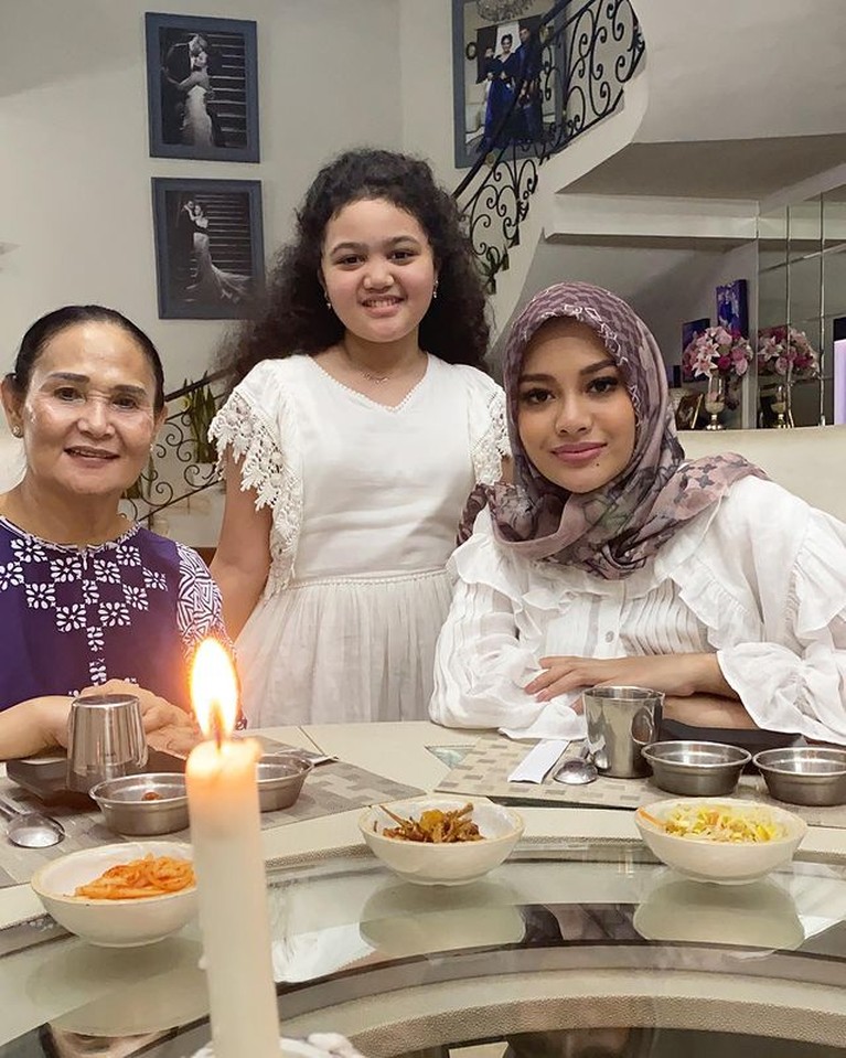 Krisdayanti Buka Bareng Aurel, Azriel, Amora dan Kellen