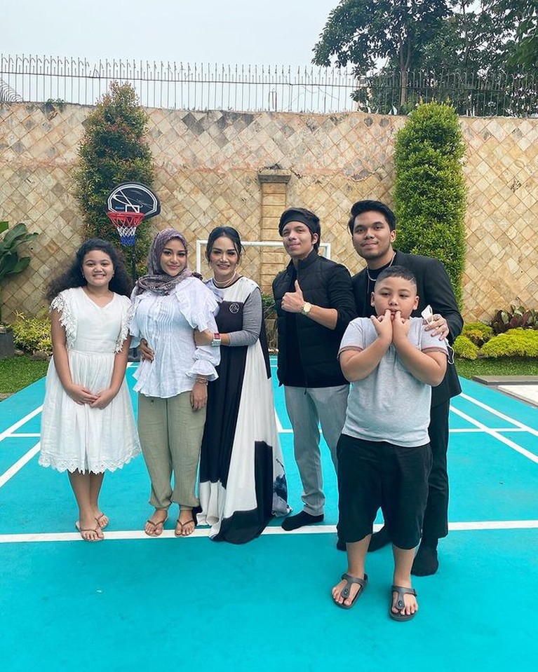 Krisdayanti Buka Bareng Aurel, Azriel, Amora dan Kellen