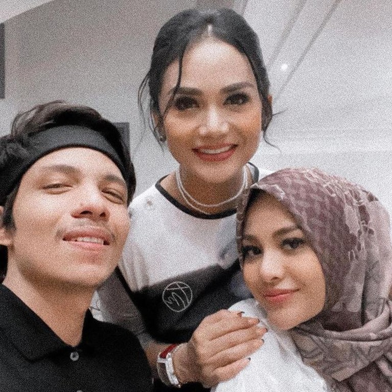 Krisdayanti Buka Bareng Aurel, Azriel, Amora dan Kellen