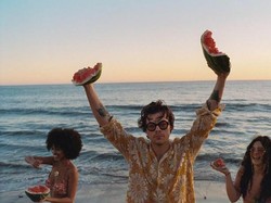 Harry Styles Ternyata Penggemar Berat Roti, Paling Doyan Bagian Roti Ini