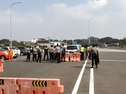 Sempat Kabur 500 Meter, Mobil Terobos Penyekatan di Tol Malang Dihentikan