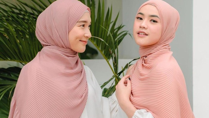 Jangan Asal Beli, Ini Tips Memilih Pashmina Plisket yang Kekinian!
