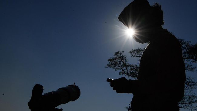 Masyarakat dapat memantau melalui link live streaming sidang isbat penentuan 1 Ramadhan 2024 yang digelar Minggu (10/3) mulai pukul 17.00 WIB.
