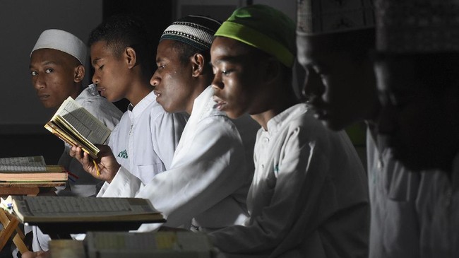 PTM terbatas, termasuk di pesantren, membutuhkan dukungan dan kolaborasi berbagai pihak agar berjalan lancar dengan tetap mengedepankan perlindungan kesehatan.