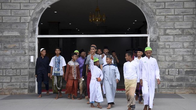 Sekretaris Kepala BPIP Achmad Uzair Fauzan mengatakan karena isu radikalisme yang ditonjolkan, pesan soal kesehatan publik di pesantren justru terabaikan.