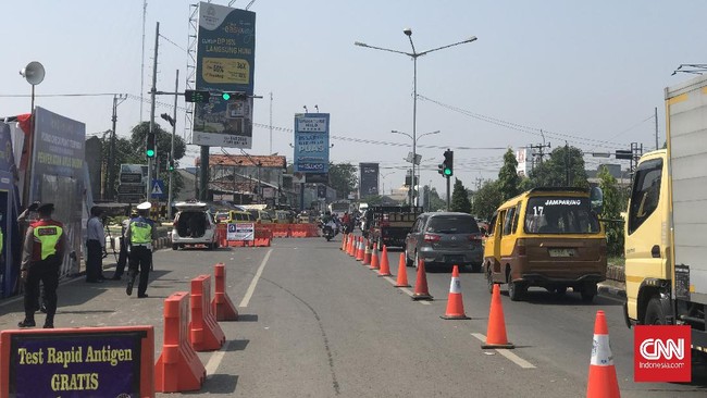 Polres Karawang menyebut banyak pengendara dari arah Bekasi dan sekitarnya yang melintasi Karawang di tengah libur Iduladha. Padahal, ada PPKM Darurat.