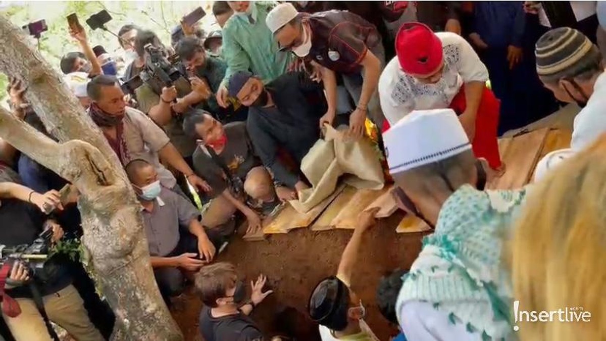 Proses Pemakaman Sapri