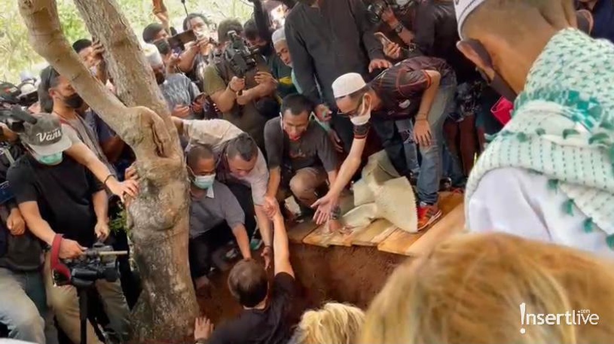 Proses Pemakaman Sapri