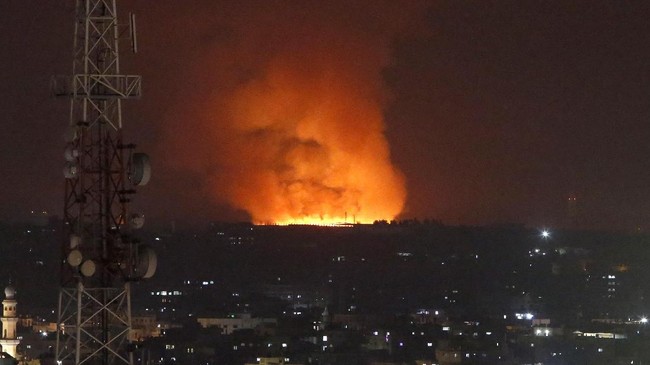 Faksi Palestina, Hamas, mengaku telah menembakkan lebih dari 200 roket kepada  Israel sebagai pembalasan atas serangan di Gaza.