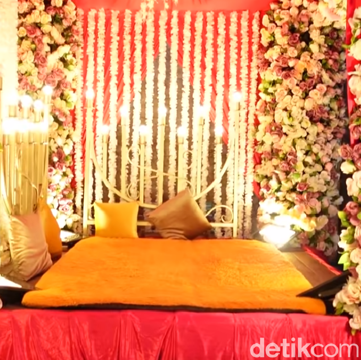 <p>Nah kalau berikut ini potret spot atau tempat untuk berfoto, Bunda. Wah! Terlihat mewah, ya? (Foto: YouTube: MIFTAH ARMIA)</p>