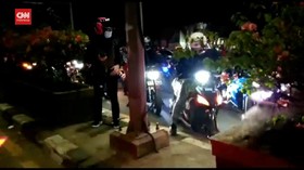 VIDEO: Pemudik Motor Kembali Bobol Penyekatan Jalur Mudik