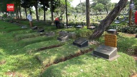 VIDEO: Meski Ditutup, TPU Tetap Melayani Penguburan Jenazah
