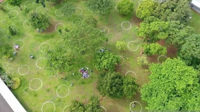 Pengelola Taman Margasatwa Ragunan membuat lingkaran khusus demi mengantisipasi kerumunan menghadapi masa libur Lebaran.