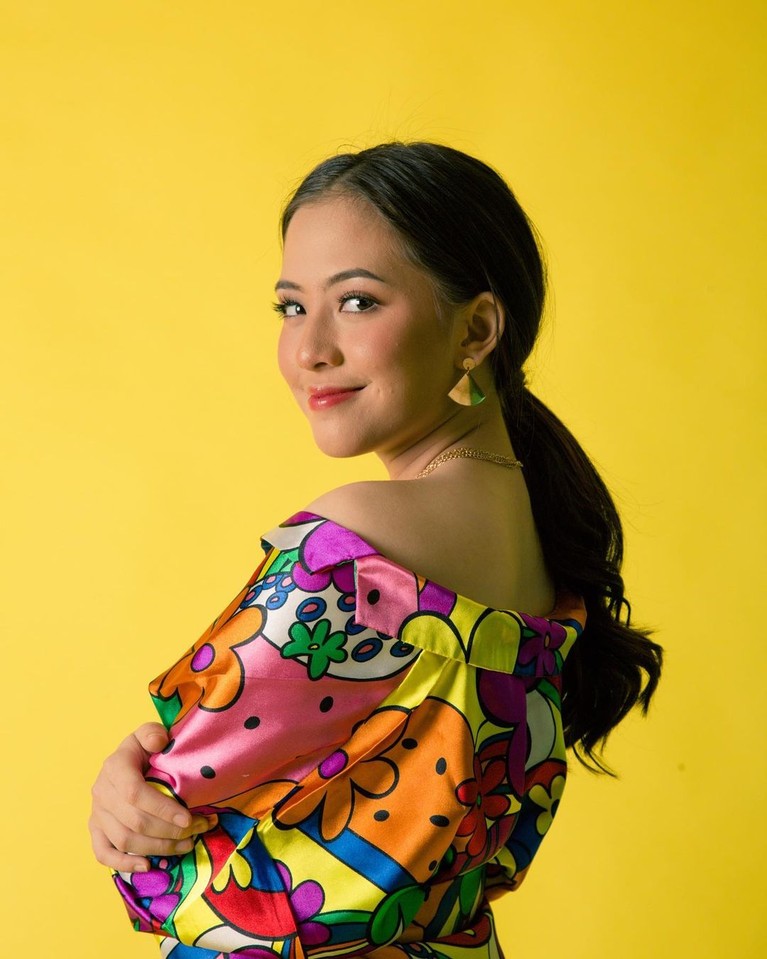 Zara Adhisty Adhisty Zara mengaku kehilangan masa remajanya karena fokus berkarier. Yuk kita intip potret si cantik ini!