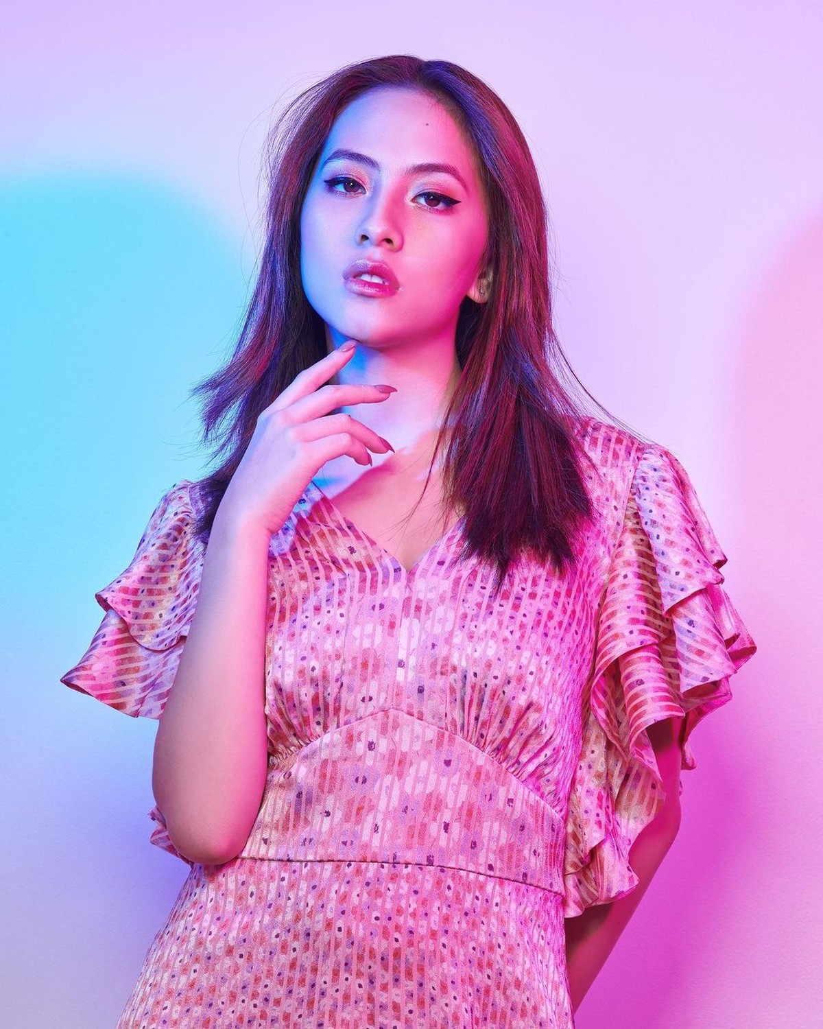 Adhisty Zara mengaku kehilangan masa remajanya karena fokus berkarier&period; Yuk kita intip potret si cantik ini&excl;