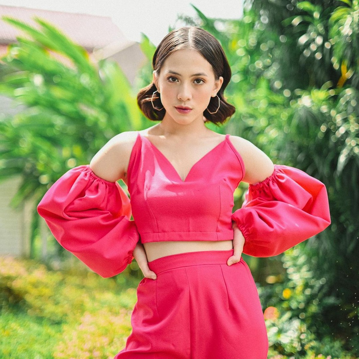 Adhisty Zara mengaku kehilangan masa remajanya karena fokus berkarier&period; Yuk kita intip potret si cantik ini&excl;