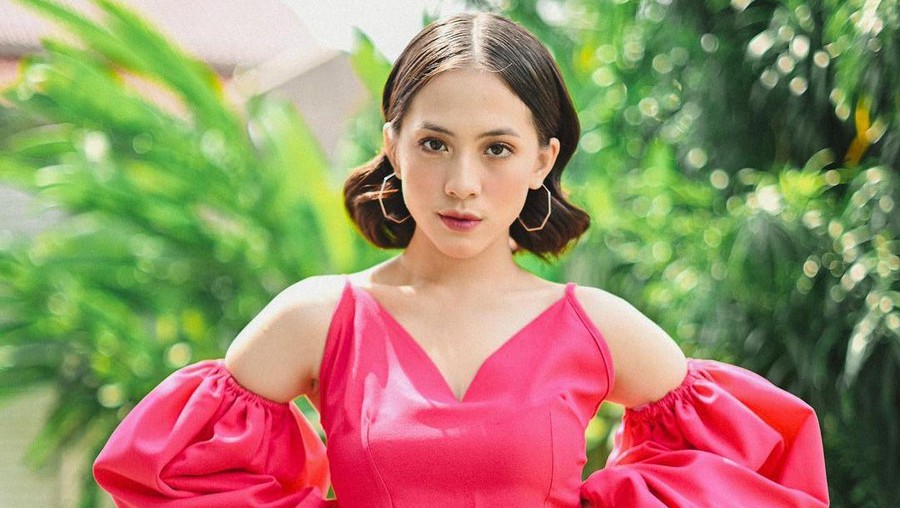 Adhisty Zara mengaku kehilangan masa remajanya karena fokus berkarier. Yuk kita intip potret si cantik ini!