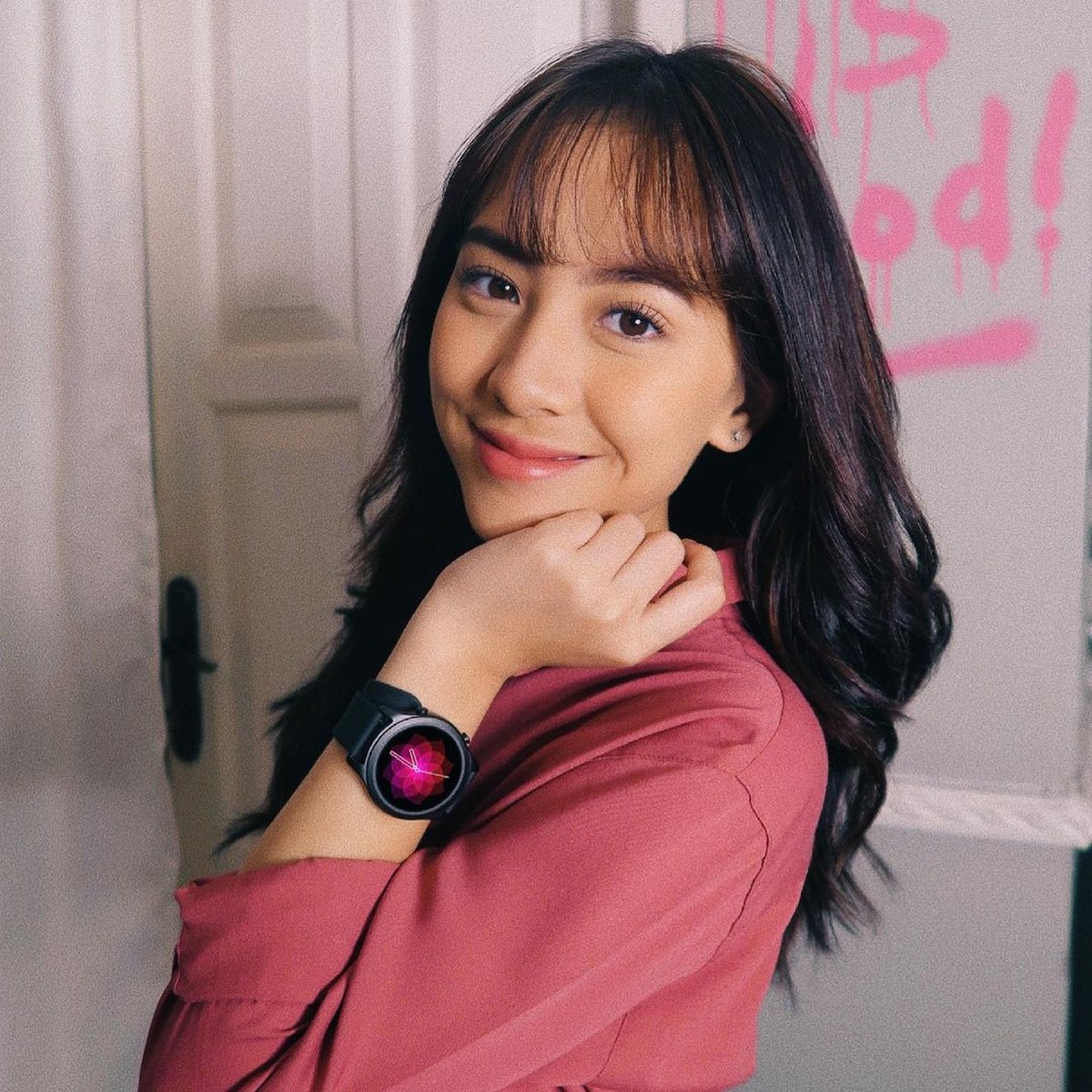 Adhisty Zara mengaku kehilangan masa remajanya karena fokus berkarier&period; Yuk kita intip potret si cantik ini&excl;