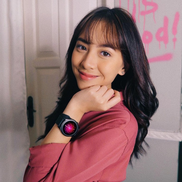 Zara Adhisty Adhisty Zara mengaku kehilangan masa remajanya karena fokus berkarier. Yuk kita intip potret si cantik ini!