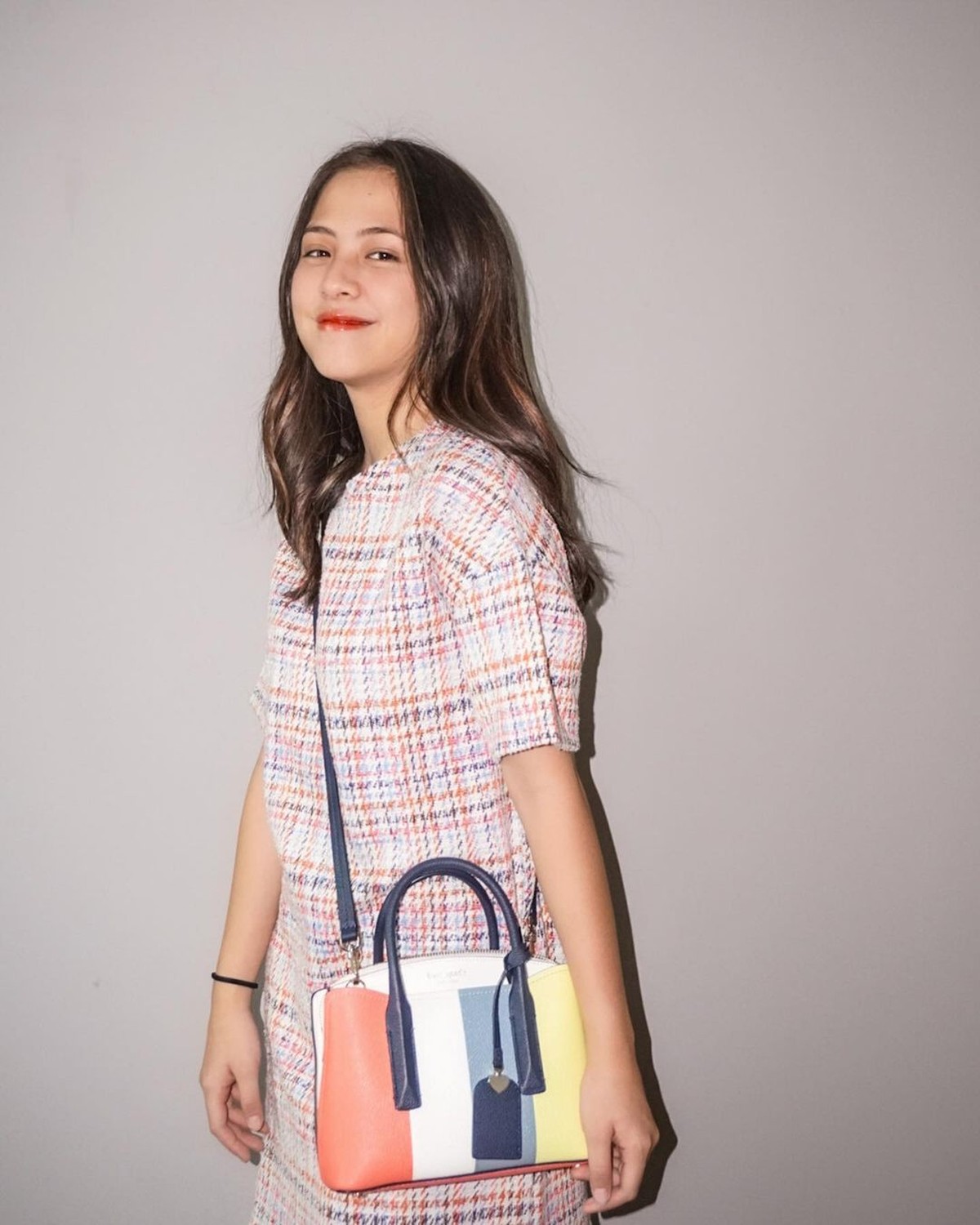 Adhisty Zara mengaku kehilangan masa remajanya karena fokus berkarier&period; Yuk kita intip potret si cantik ini&excl;