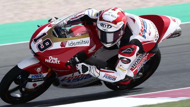 Pembalap Indonesia, Andi Gilang mengalami patah tulang tangan kiri usai terjatuh di sesi latihan bebas ketiga (FP3) Moto3 Valencia.